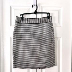 Banana Republic Size 2 Houndstooth Skirt